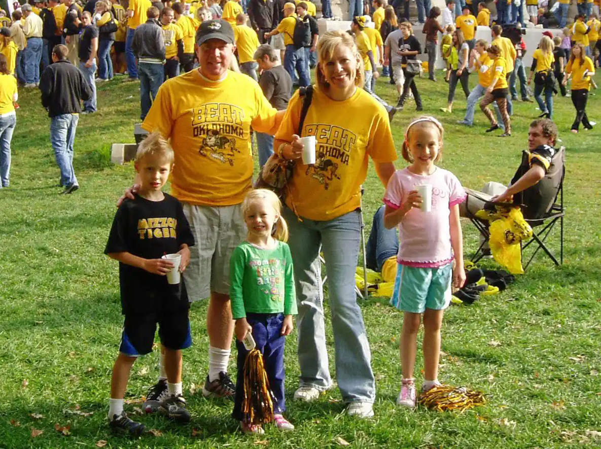 "Побачимося на небесах": прощання 10-річної дівчинки з дідусем розчулило цілий світ